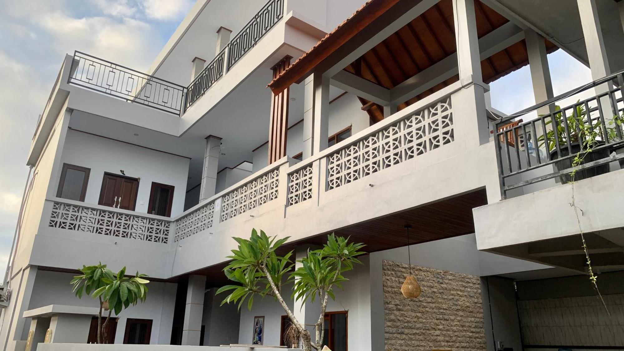 The Lima Home Stay In Canggu Bagian luar foto