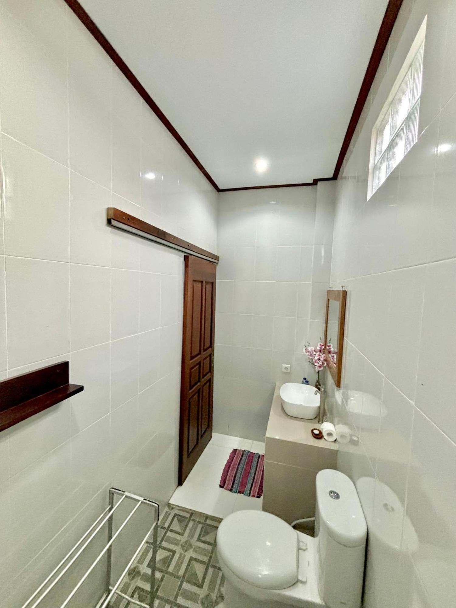 The Lima Home Stay In Canggu Bagian luar foto